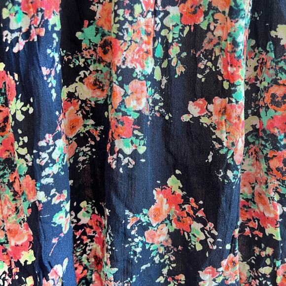 SOCIALITE WOMENS FLORAL PRINT HALTER DRESS FLORAL FLOWY NWT SIZE LARGE - Picture 4 of 12